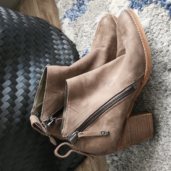 Dolce Vite ankle booties - Picture 11 of 13